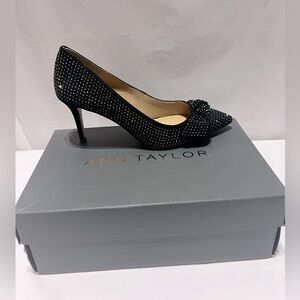 NIB Ann Taylor Frannie Studded Bow Pump